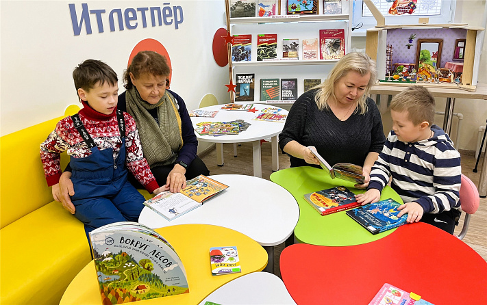 На каникулах всей семьей в библиотеку!